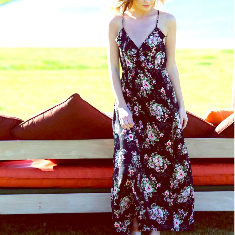 Gorgeous summer boho floral maxi dress with tags!